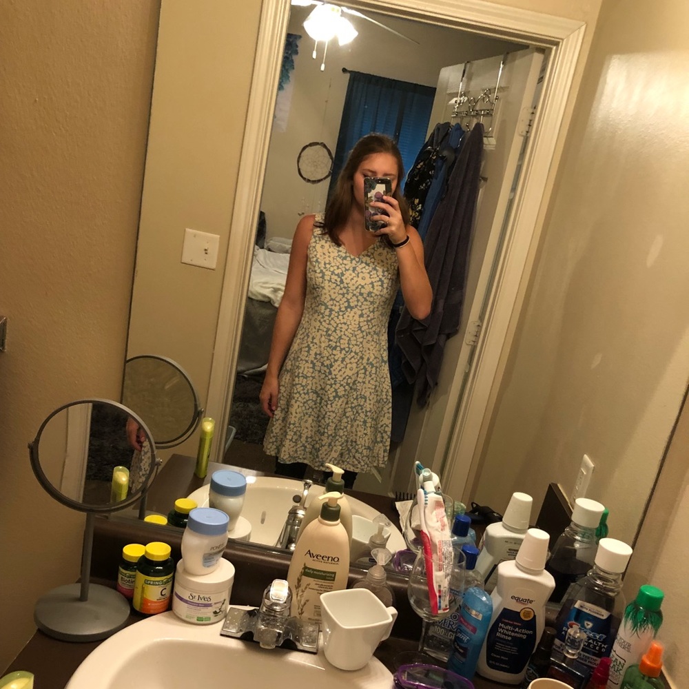 Dress - Picture 3 of 5